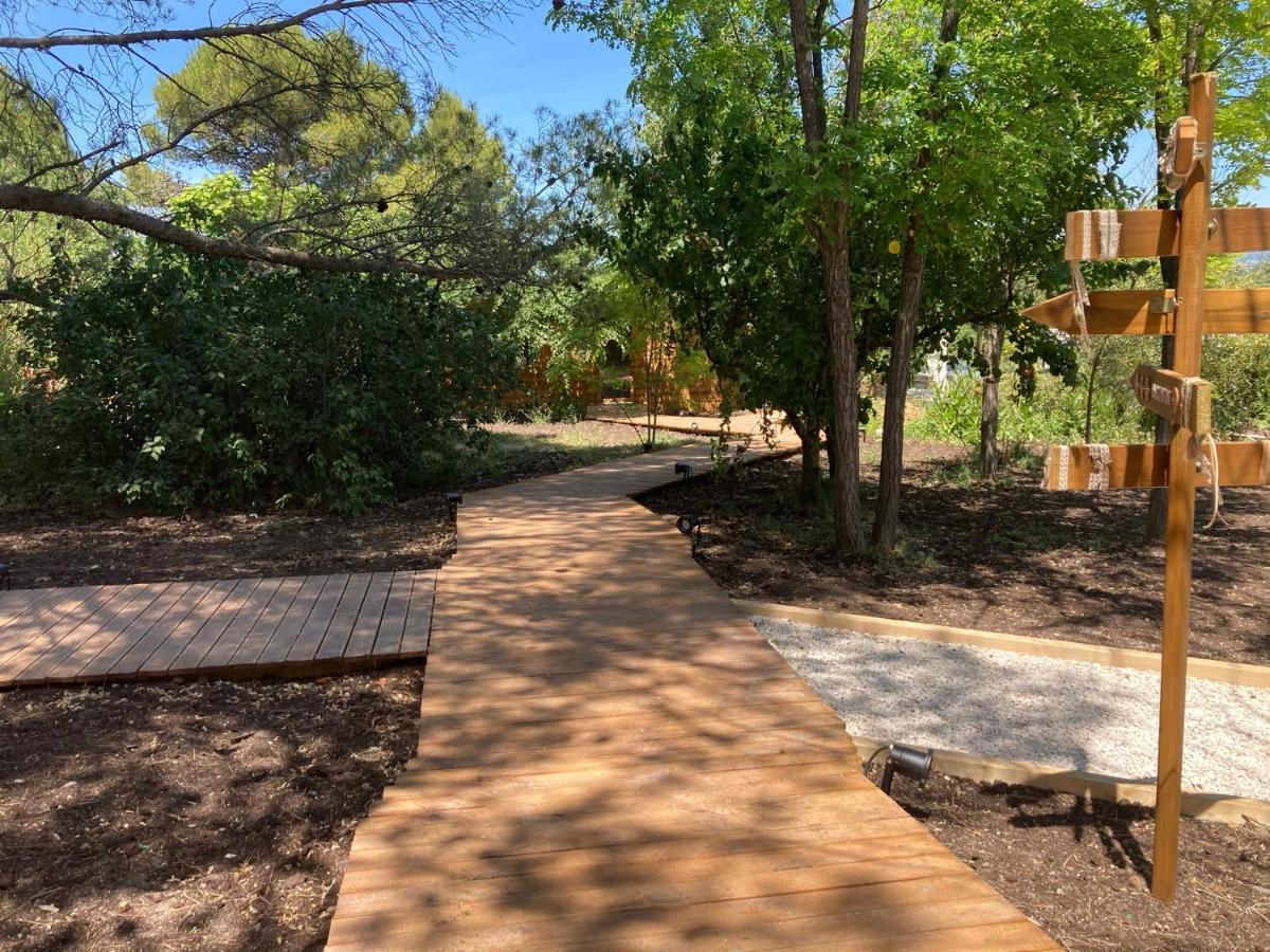 Nuitees Bohemes Acomodação com café da manhã Gajan  Exterior foto