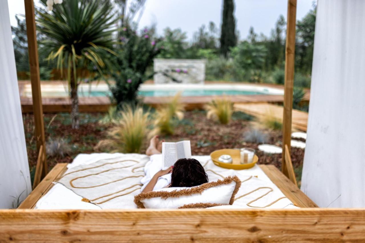 Nuitees Bohemes Acomodação com café da manhã Gajan  Exterior foto